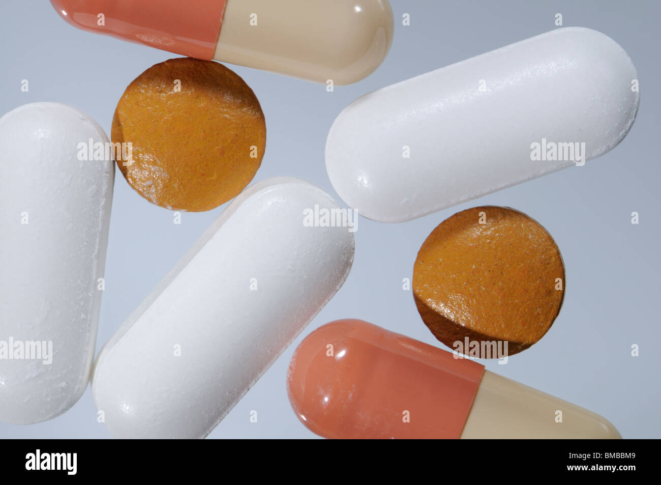 Drogen - Schmerzmittel, Anti-Inflamatories und magensaftresistente Kapseln Stockfoto
