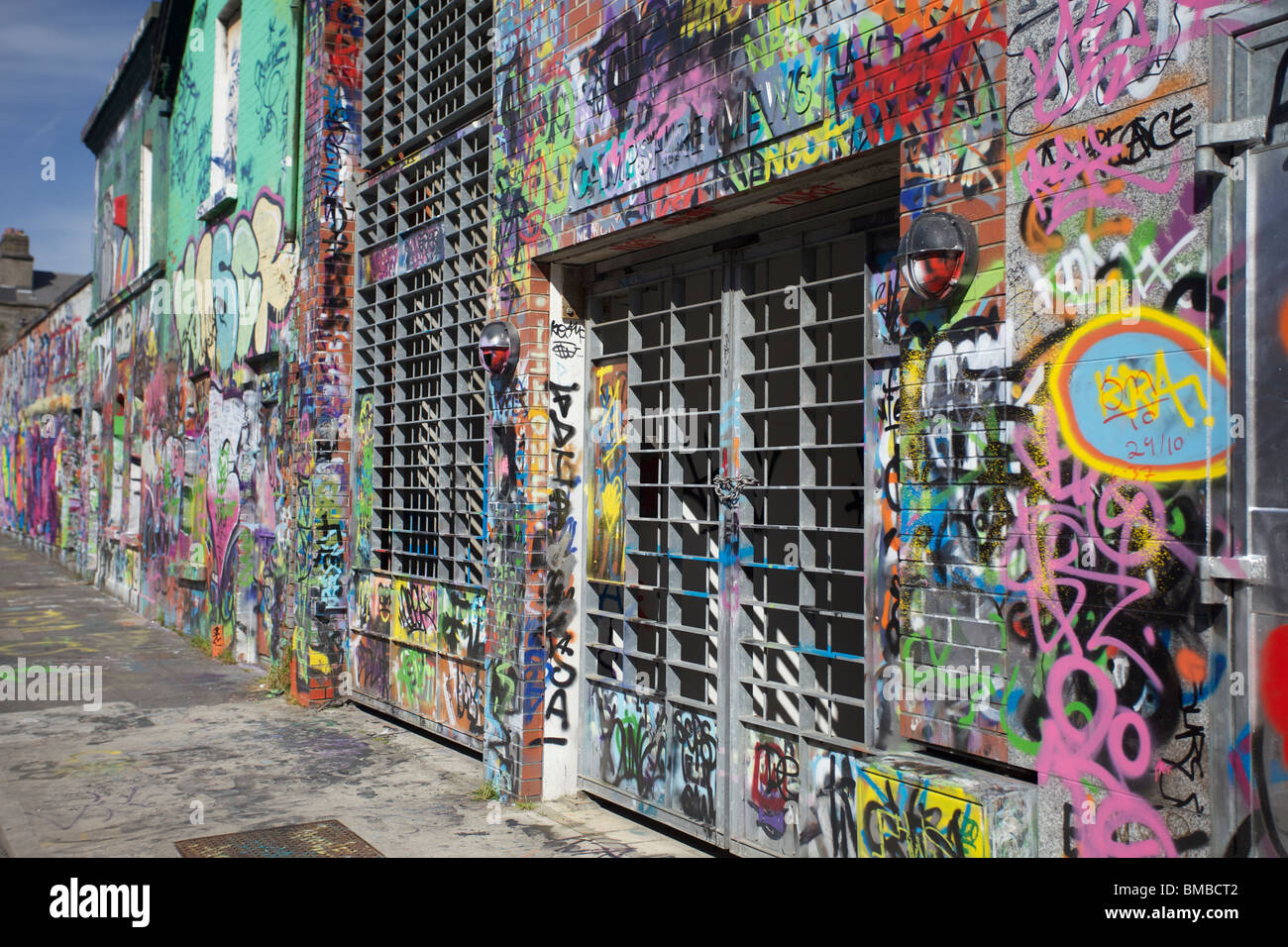Graffiti an den Wänden des Windmill Lane Studios wo die Rockband U2 ihre Karriere begann. Stockfoto