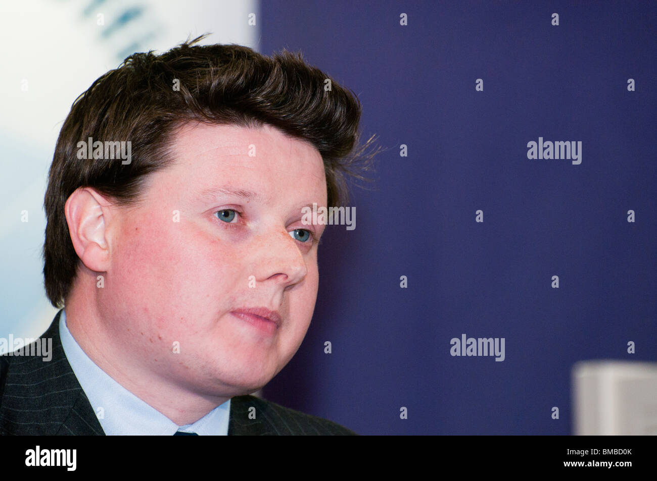 Rodney McCune, Gewerkschafter und konservativen Partei, bei der Zählung Station für East Antrim während der Parlamentswahlen 2010 Stockfoto