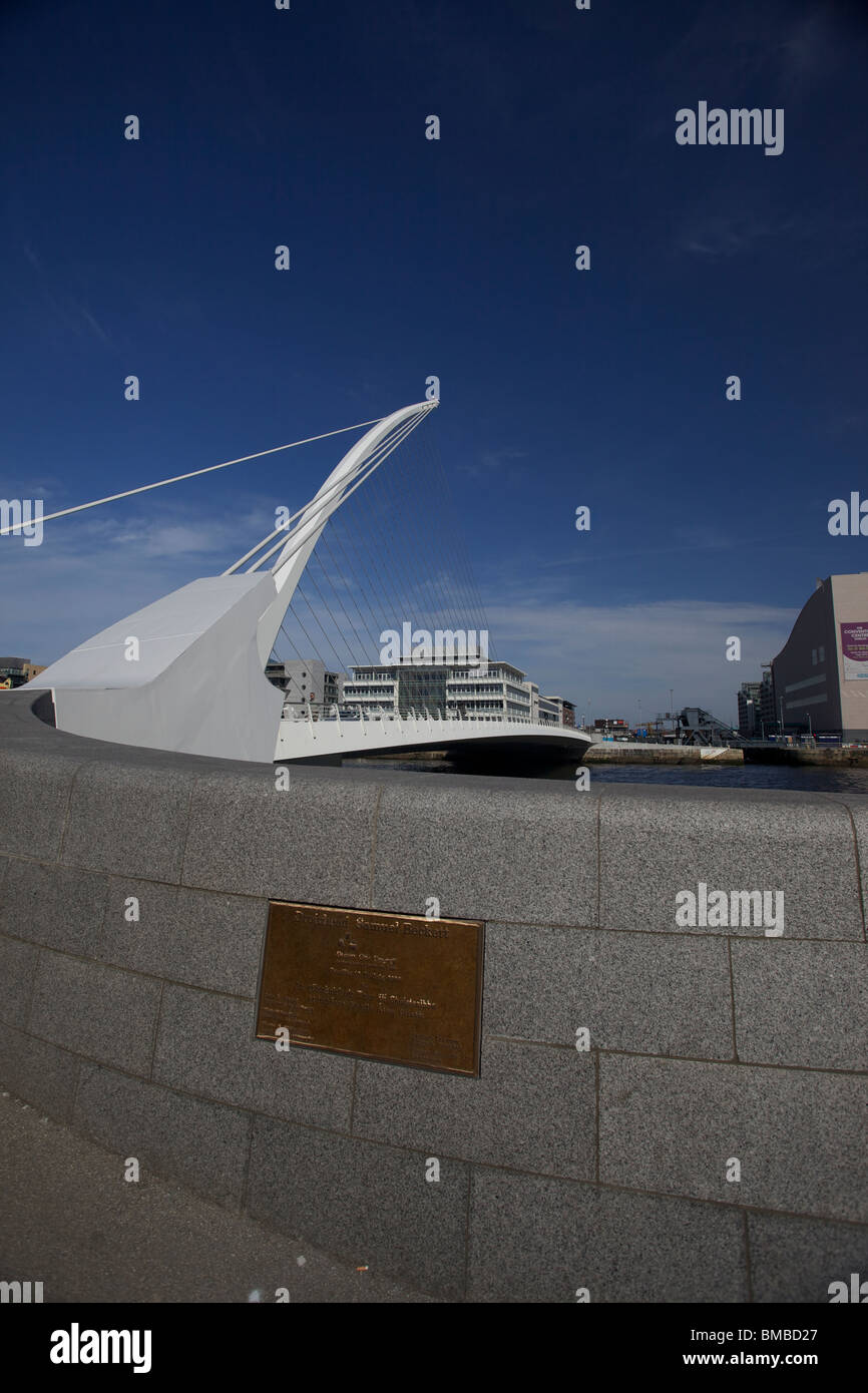 Samuel Beckett Bridge in Dublin Dockland Gebiet mit Conference Centre Dublin Stockfoto