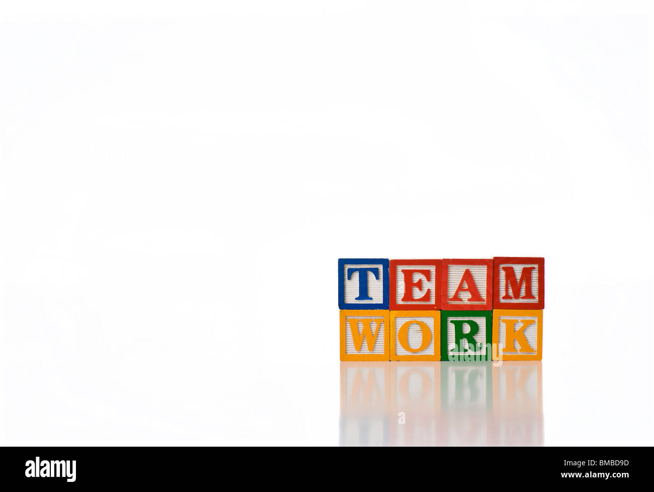 Bunte Kinder-Blöcke Rechtschreibung Teamarbeit Stockfoto