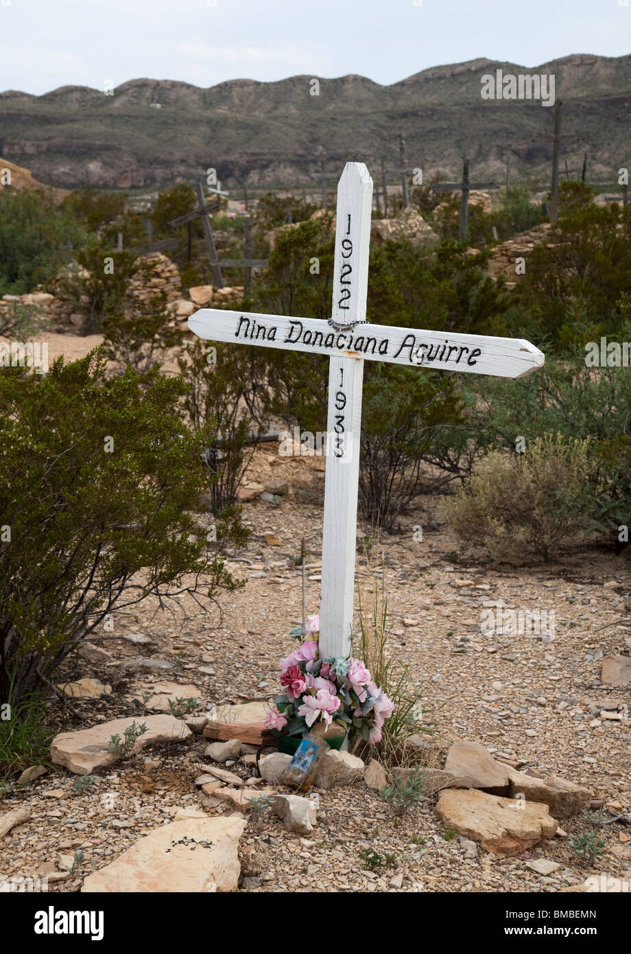 Altes Grab mit hölzernen Kreuz Terlingua Friedhof Texas USA Stockfoto