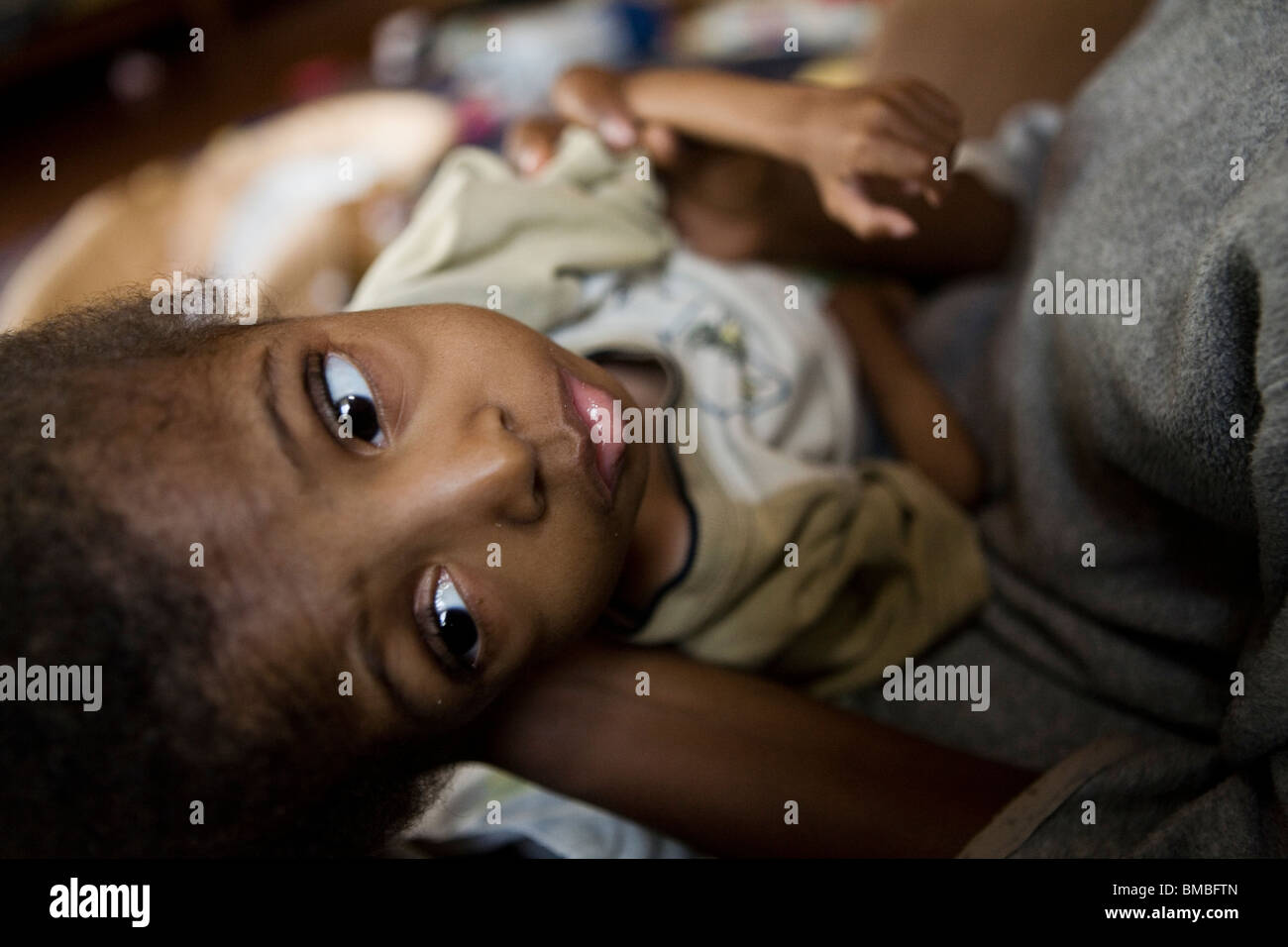 Kind im Waisenhaus - Tansania, Ostafrika Stockfoto