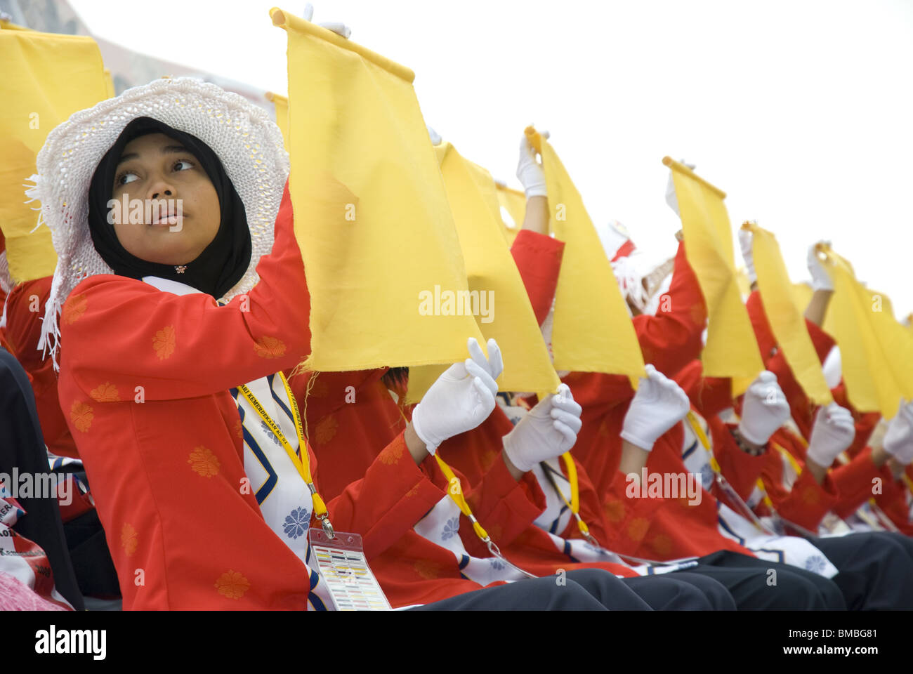 Eine Gruppe von jungen Künstlern während der Proben für den nationalen Feierlichkeiten, Kuala Lumpur, Malaysia Stockfoto