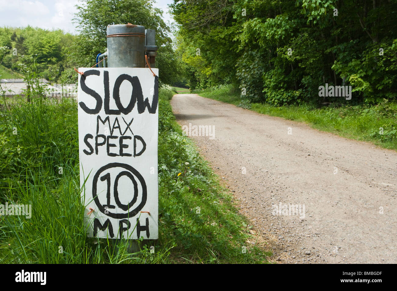 Handgezeichnete Geschwindigkeitsbeschränkung von Track. UK Stockfoto