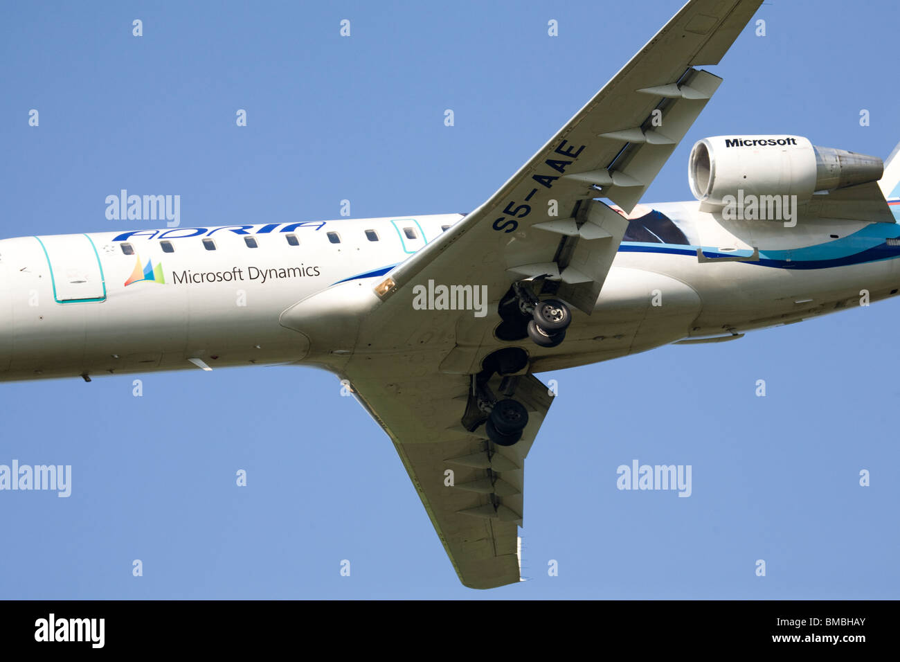 Flugzeuge am Ljubljanas Joze Pucnik Flughafen Brnik, Slowenien. Stockfoto