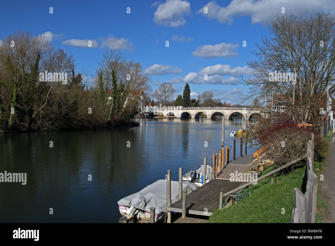 Maidenhead Brücke über die Themse, Berkshire, England. Diese Brücke führt die Hauptstraße A4. Stockfoto