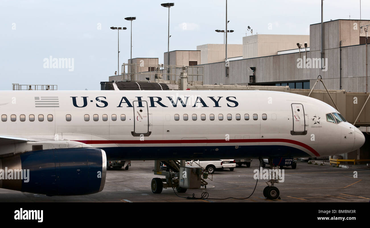 U.S. Airways Boeing 757 an einem Honolulu International Airport (HNL) Ankunft Tor. Stockfoto