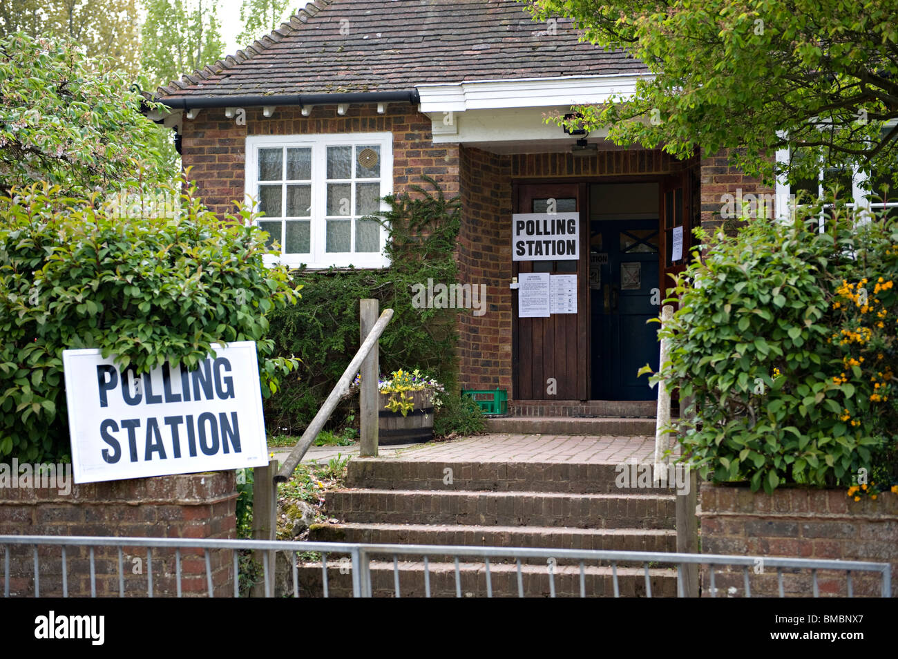 Ländliche Wahllokal am Underriver, Kent, UK Stockfoto