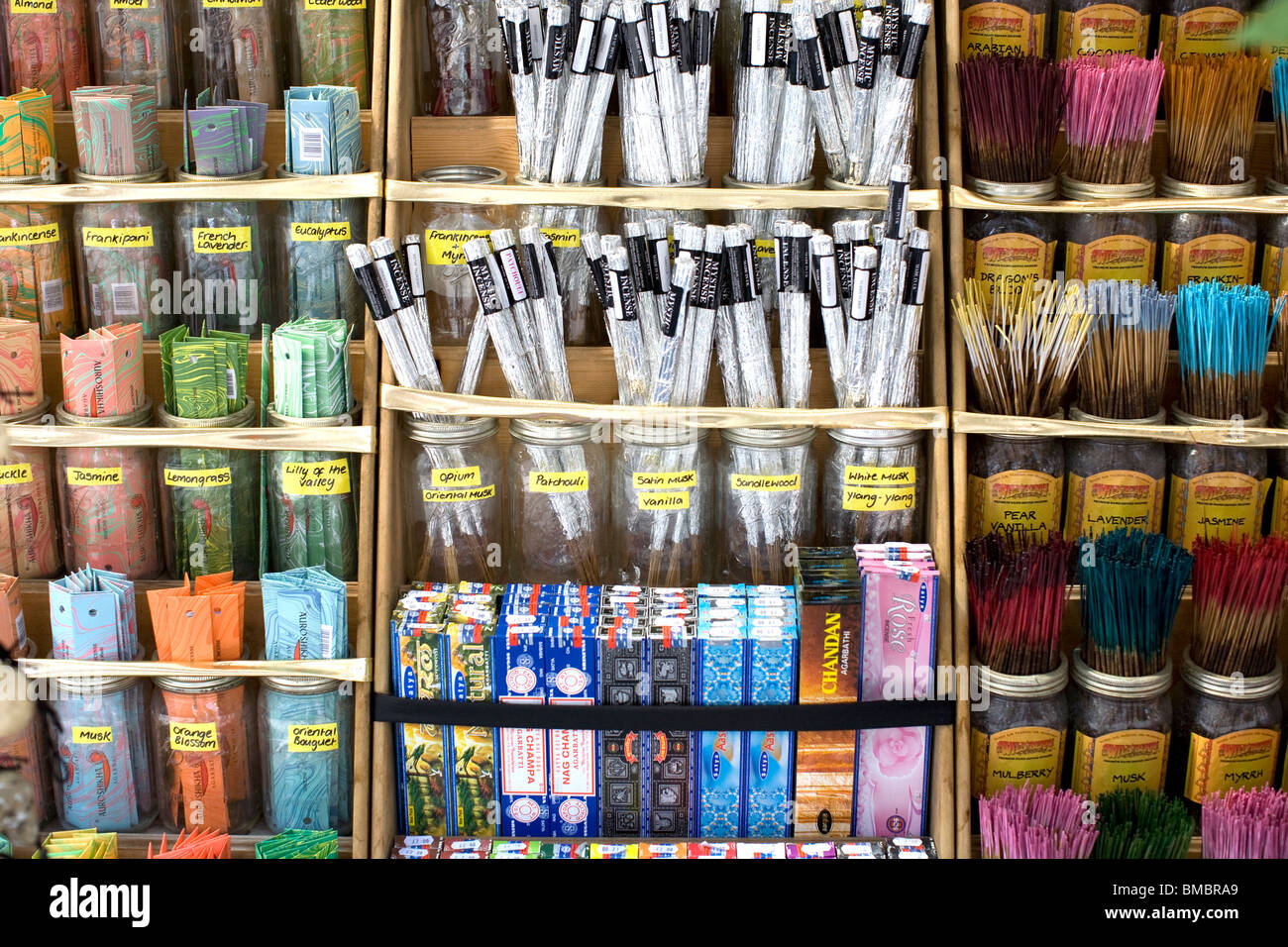 Sorten von Weihrauch Räucherstäbchen in London Headshop Stockfoto