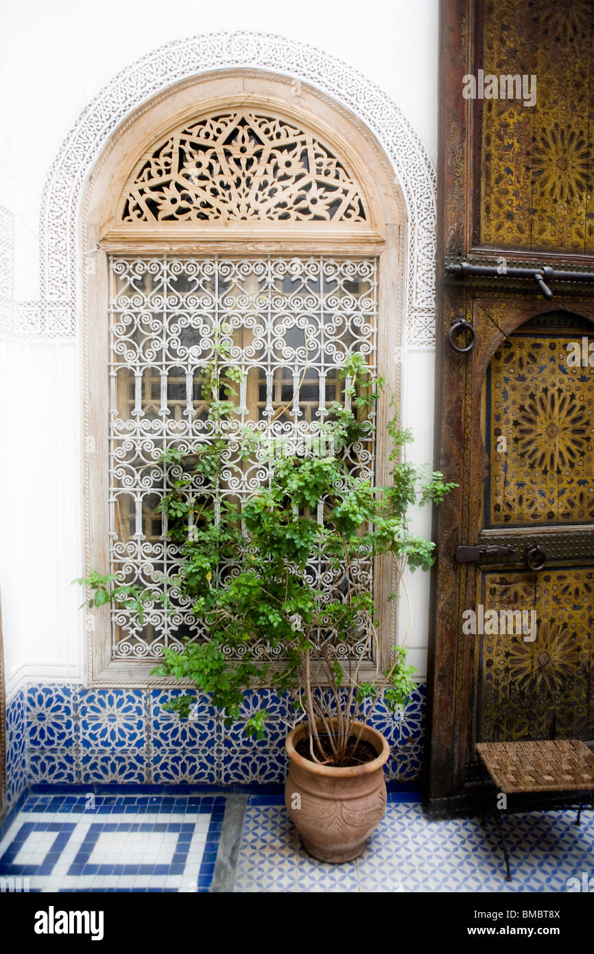 Fenster- und Detail, Tiskiwin-Haus-Museum, Marrakesch, Marokko, Nordafrika Stockfoto