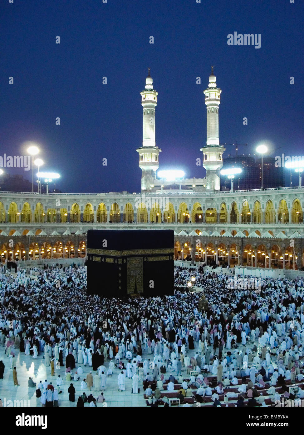 Riesige Menschenmenge von Pilgern in einer Moschee, Al-Haram-Moschee, Mekka, Saudi-Arabien Stockfoto