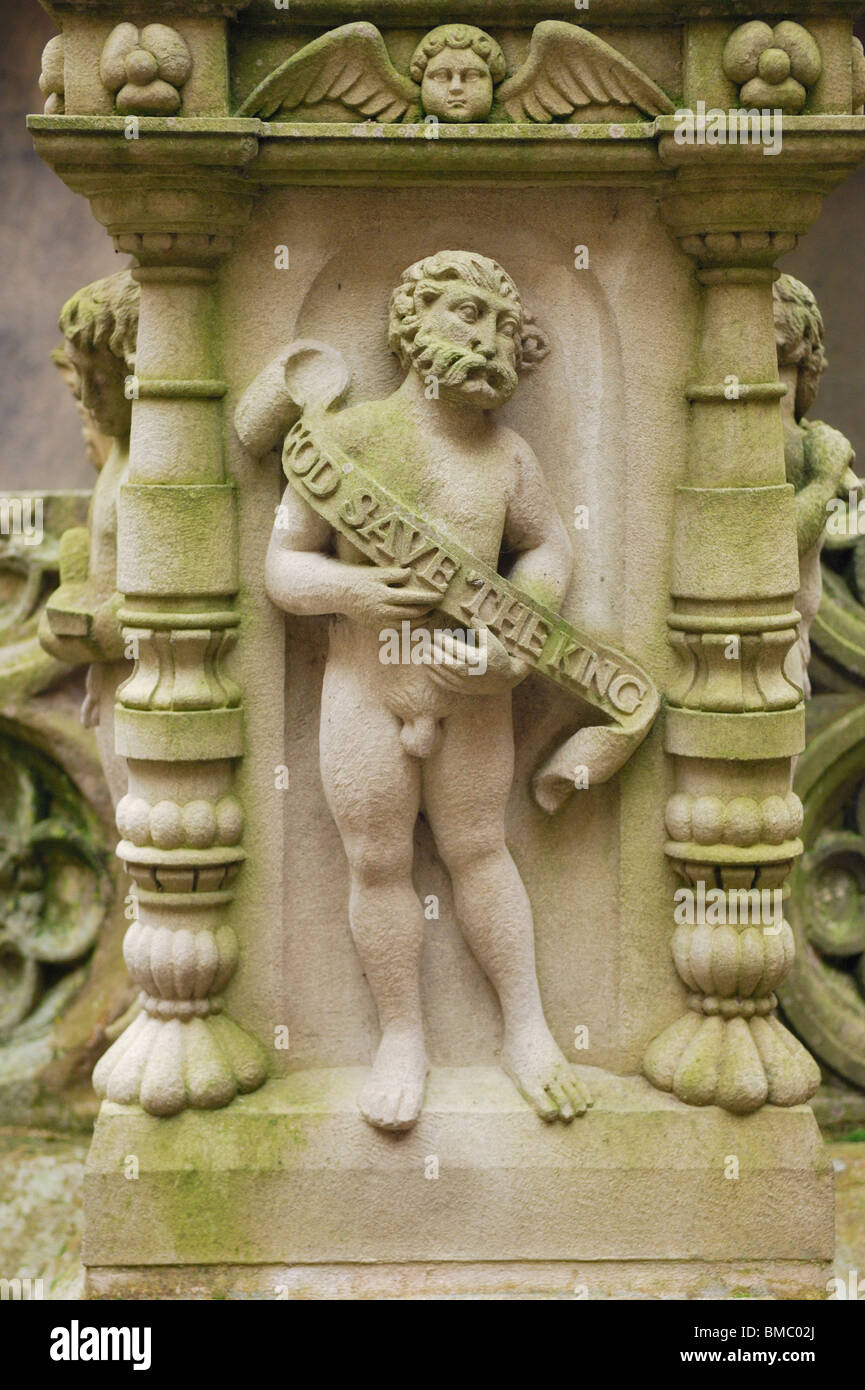 God Save the King Carven auf des Königs Brunnen am Linlithgow Palace, Schottland Stockfoto