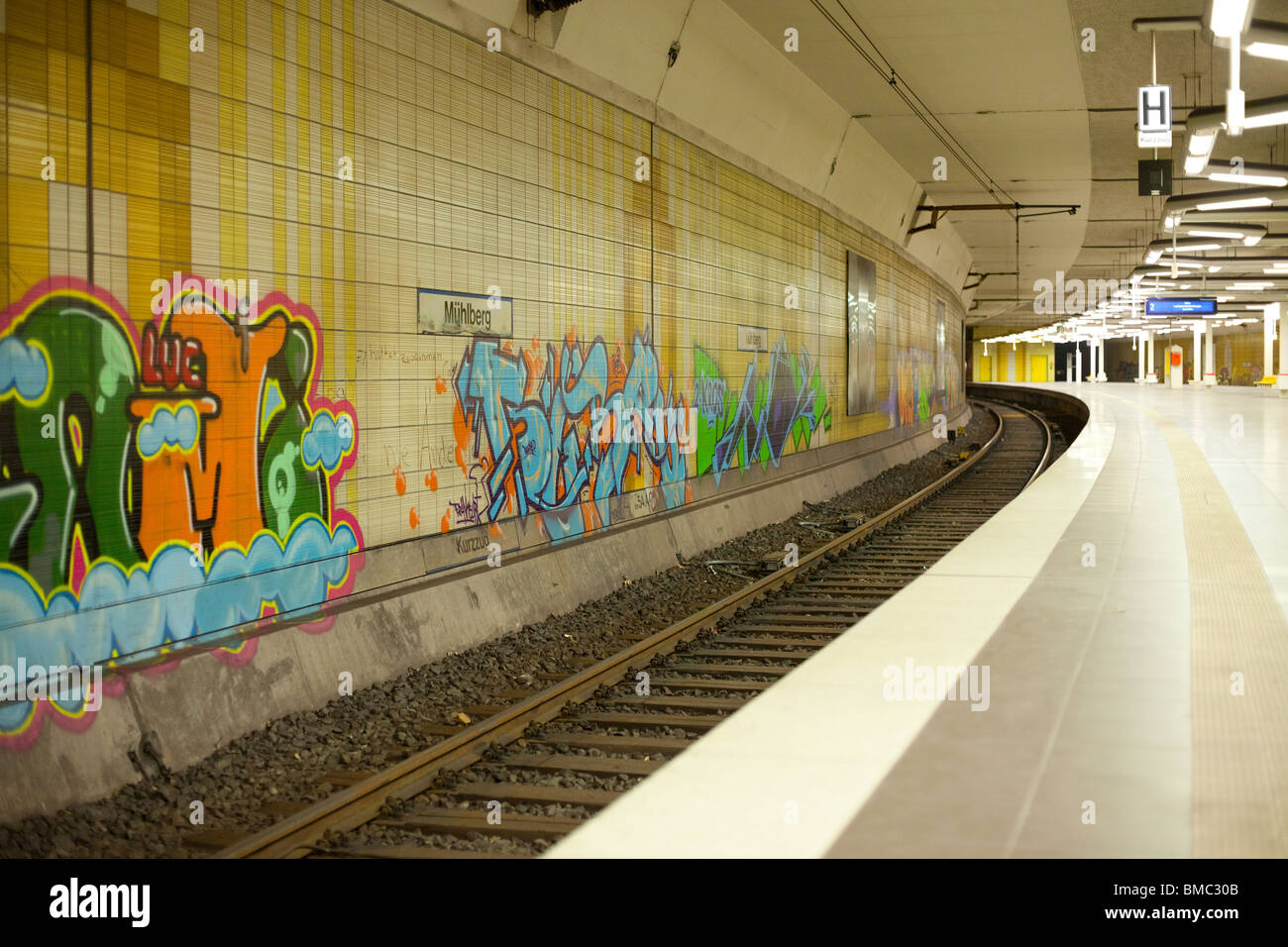 Graffiti in einer u-Bahnstation, Frankfurt am Main, Deutschland Stockfoto