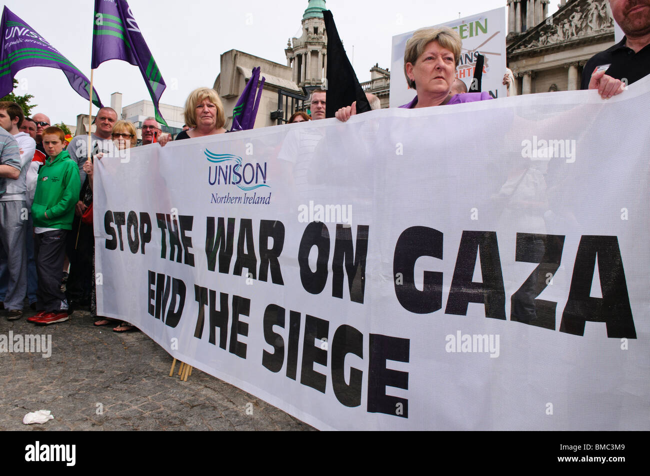 Mitglieder der Union unisono mit einem Banner "stoppt den Krieg gegen Gaza. Die Belagerung zu beenden " Stockfoto