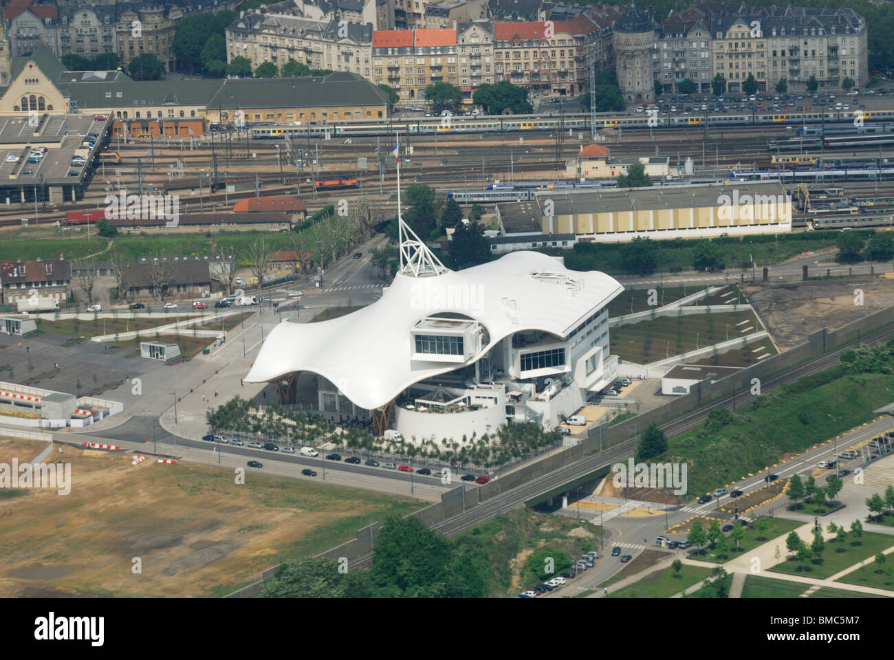 Luftaufnahme des Centre Pompidou (Kulturzentrum). Metz, Moselle, Lothringen, Frankreich Stockfoto