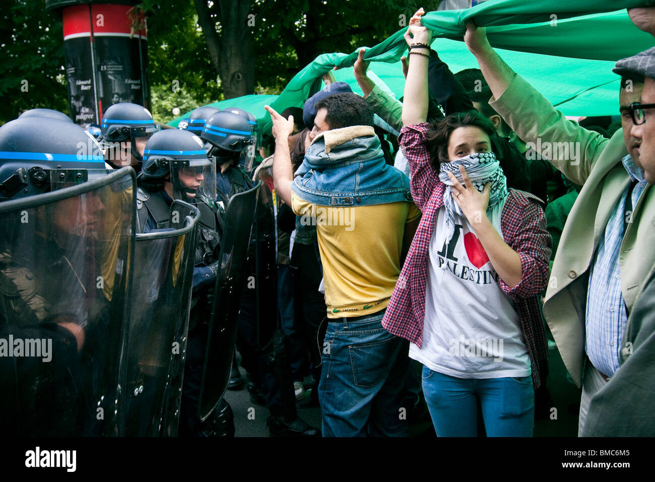 Propalästinensische Demonstration in Paris gegen Israels tödliche Kommandoüberfall auf eine Flottille nach Gaza zu protestieren. Stockfoto