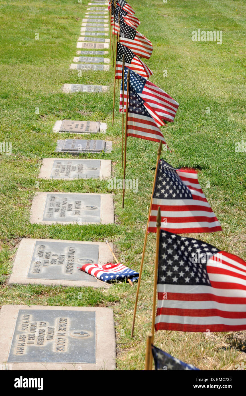 Militär-Veteranen, die verstorben sind wurden im Memorial Day Services bei South Lawn Cemetery, Tucson, Arizona, USA geehrt. Stockfoto