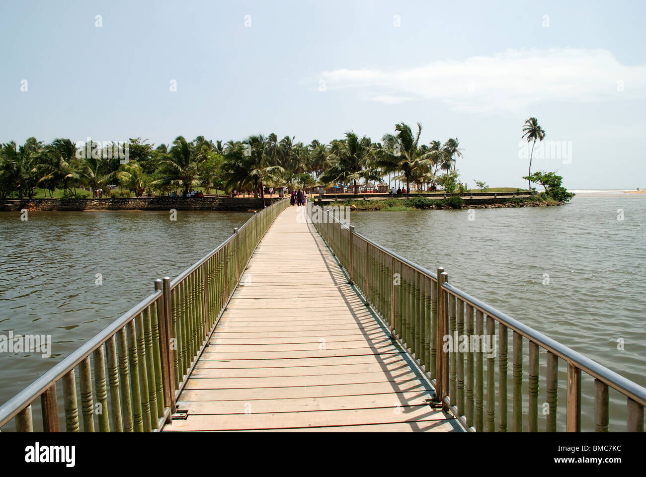 Brücke, eine Insel von Veli touristisches Dorf, Veli, Kerala, Indien Stockfoto