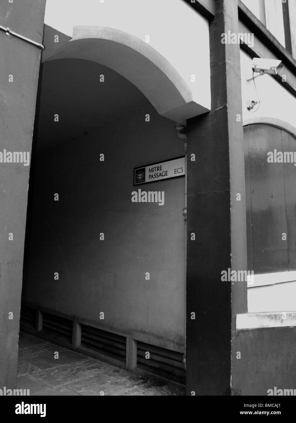 Gehrung Passage führt vom Mitre Square in London. Stockfoto