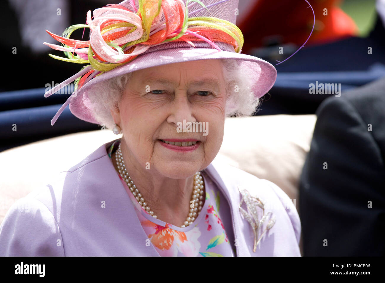 Die britische Königin Elizabeth II beim Royal Ascot Pferd Rennen Treffen in 2009 Stockfoto