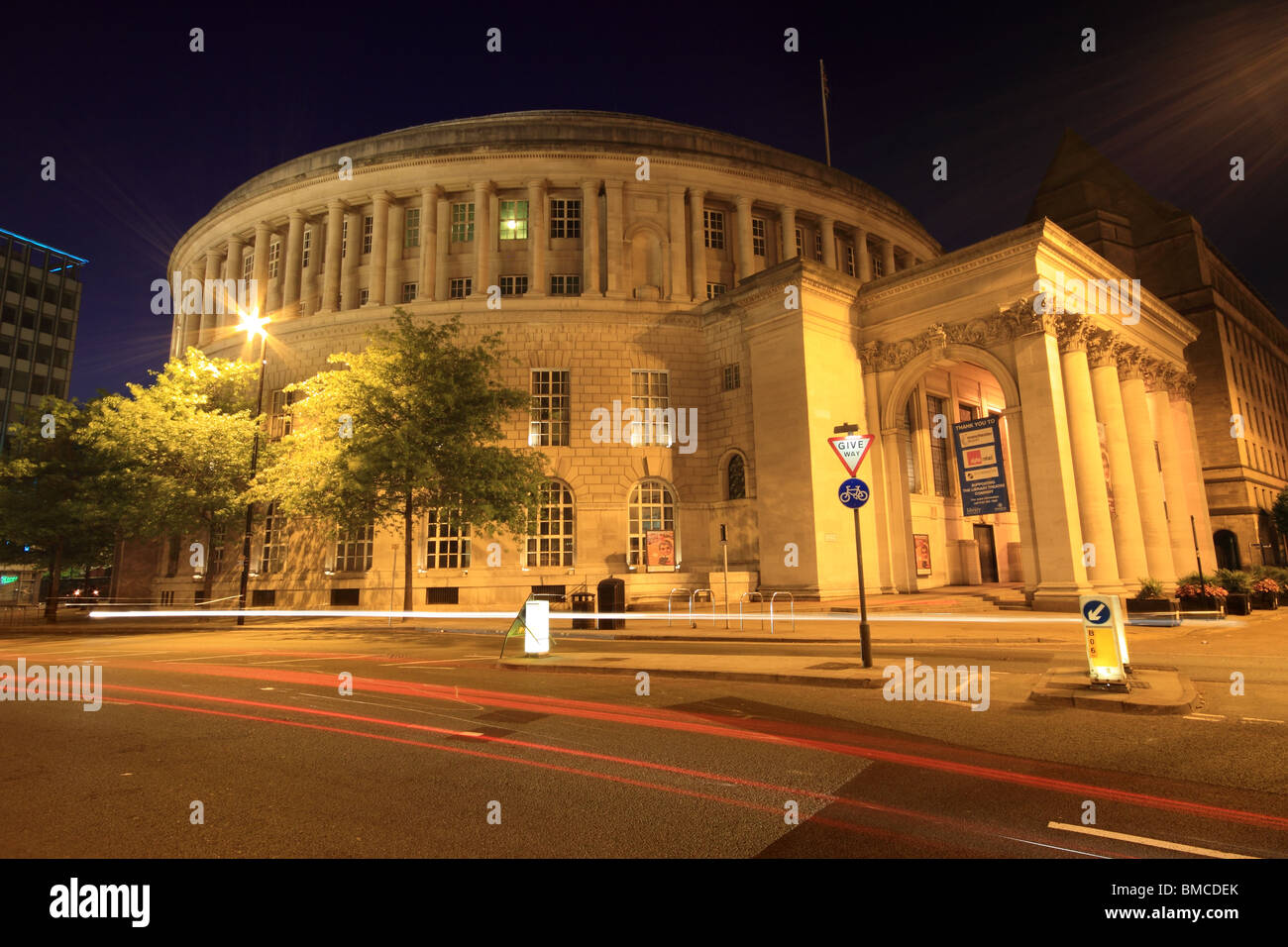 Nachtansicht des Manchester Central Library, Lancashire, Nordwest-England Stockfoto