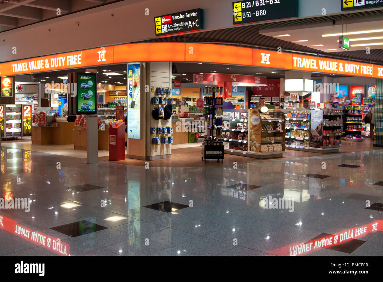Duty Free Shop - Flughafen Düsseldorf - Deutschland Stockfoto