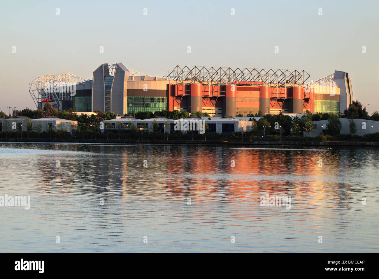 Einen Abend Blick auf Manchester United Football Club Old Trafford Ground, Manchester, England Stockfoto