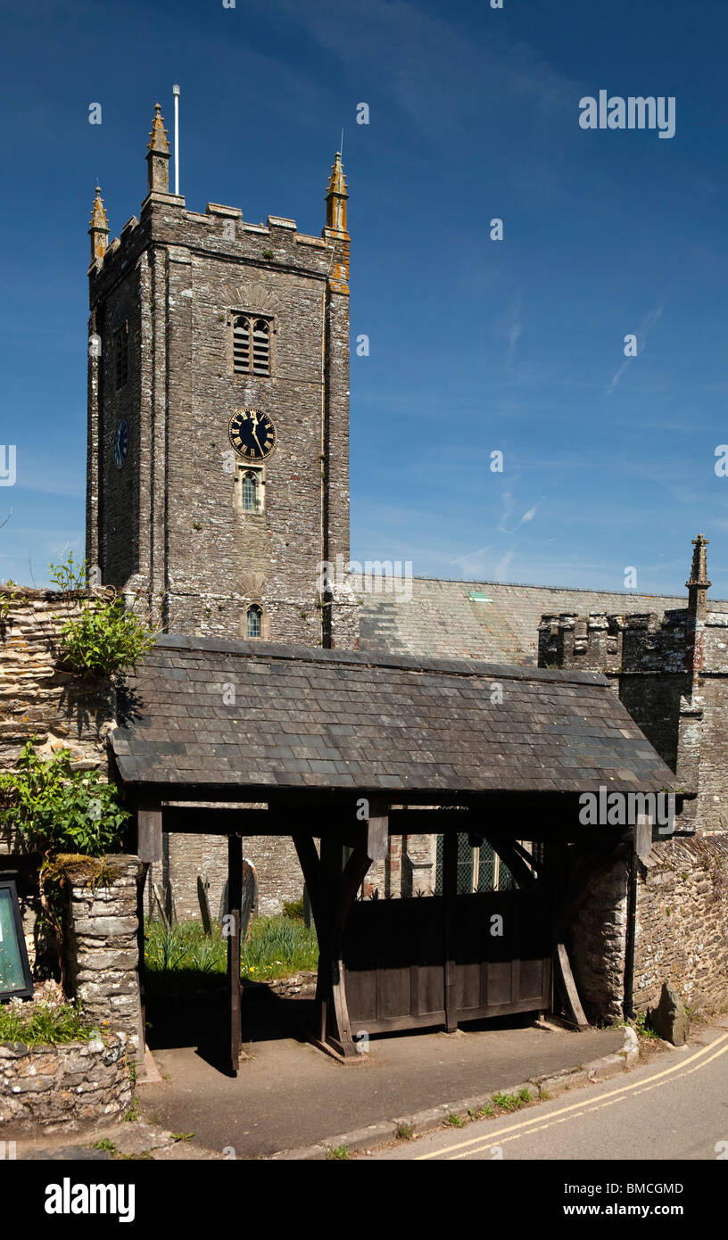 Großbritannien, England, Devon, Dartmouth, Dittisham, St George Pfarrkirche und ungewöhnliche Lynch Doppeltor Stockfoto
