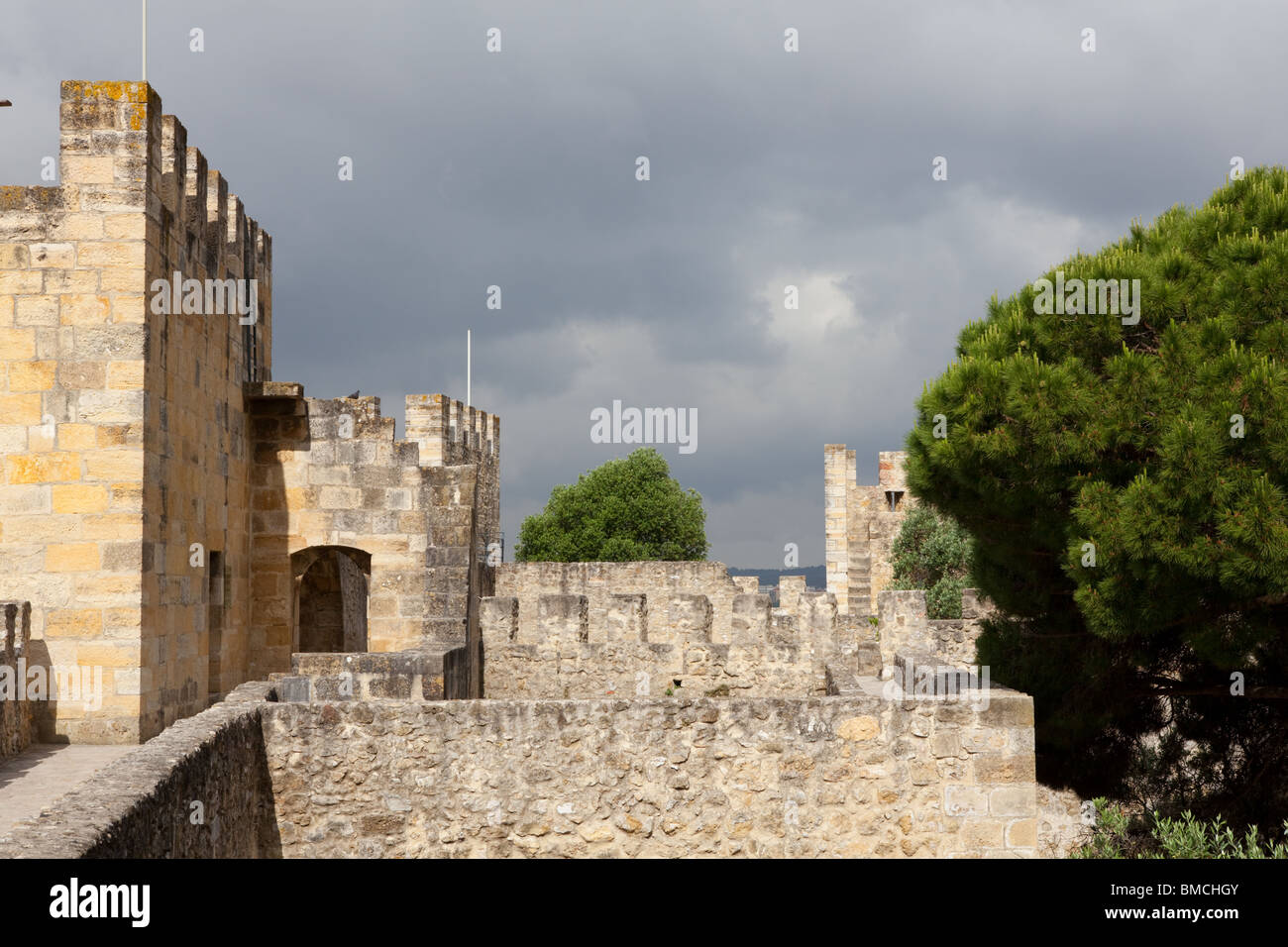 Die Wälle der Burg São Jorge, Lissabon, Portugal Stockfoto