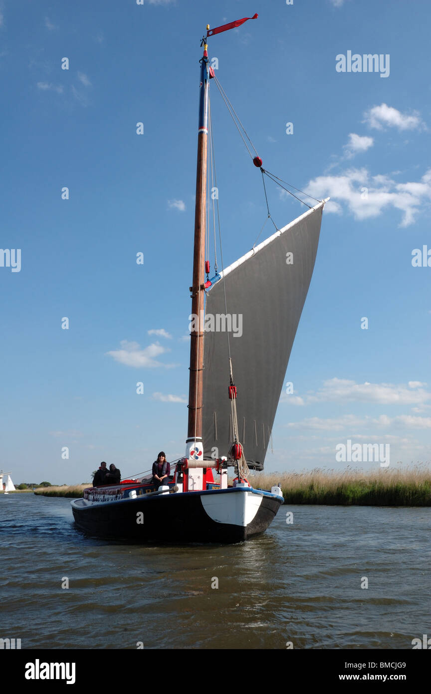 Historischen Norfolk Handel Wherry Albion auf dem Fluss Bure, Broads National Park Stockfoto