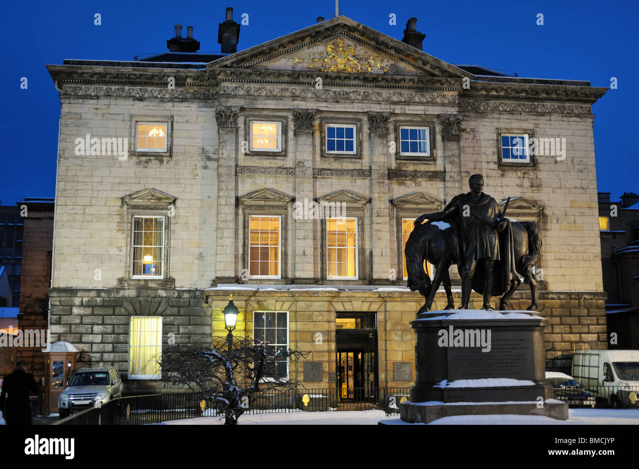 Dundas Haus, ehemaliger Hauptsitz der Royal Bank of Scotland, Edinburgh, Schottland, UK, bei Einbruch der Dunkelheit im winter Stockfoto
