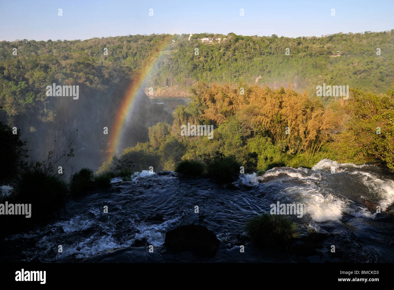 Salto San Martin und Regenbogen, Iguassu falls, Iguazu Nationalpark, Puerto Iguazu, Argentinien Stockfoto