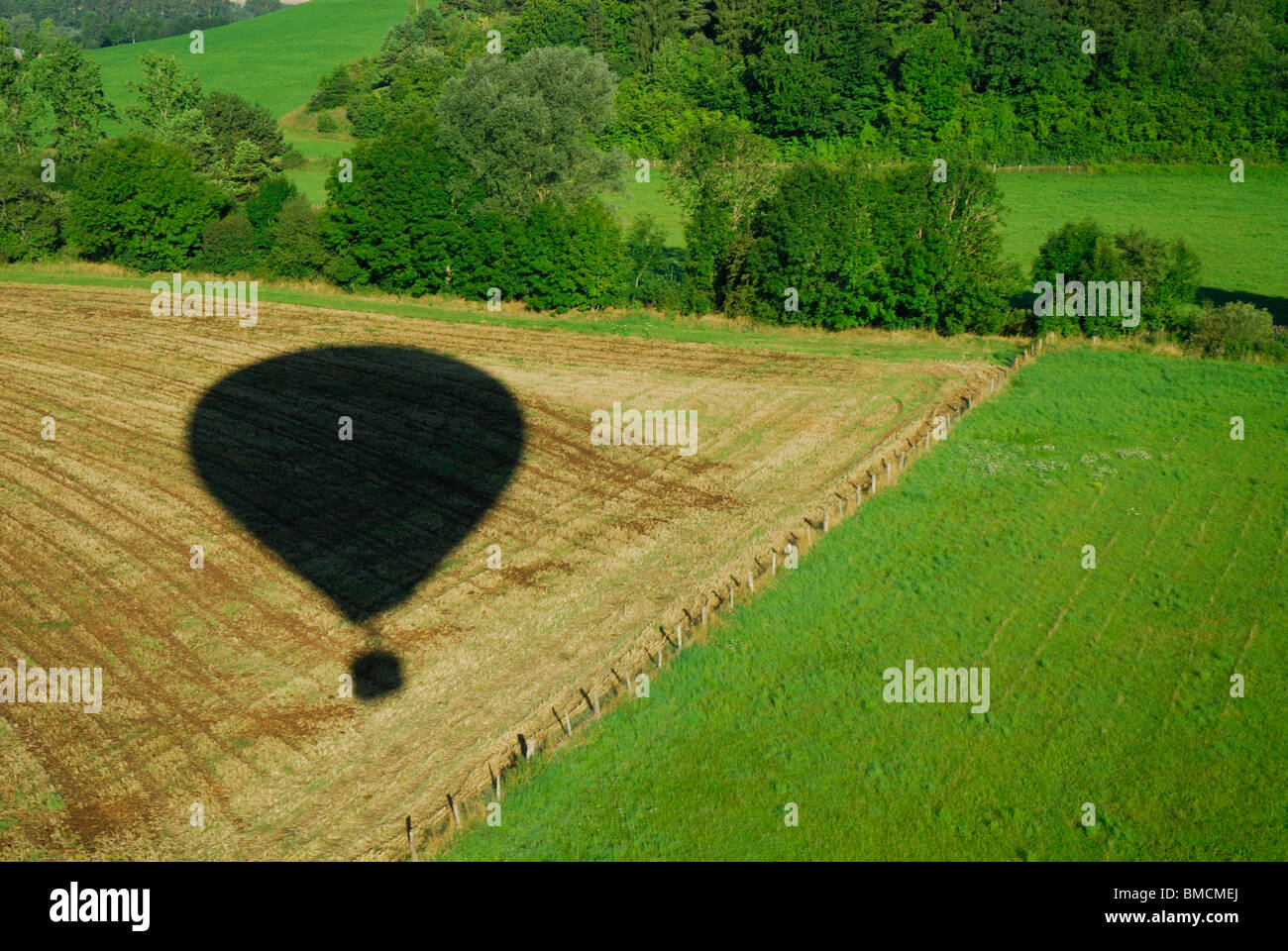 Luftaufnahme des Heißluft-Ballon-Schatten. Maas, Lothringen, Frankreich Stockfoto