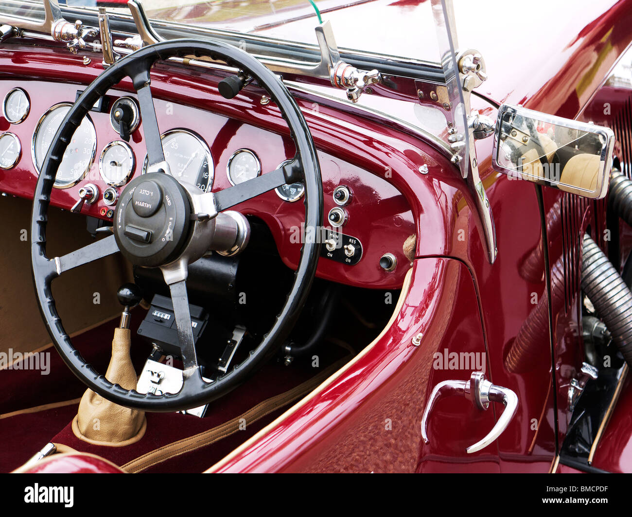 Cockpit eines Oldtimers Stockfoto