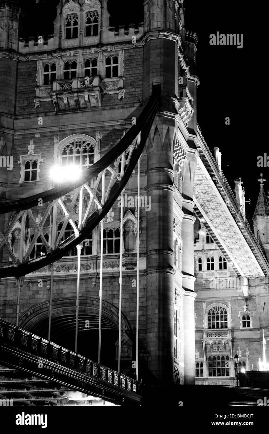 Tower Bridge Closeup in schwarz / weiß Stockfoto