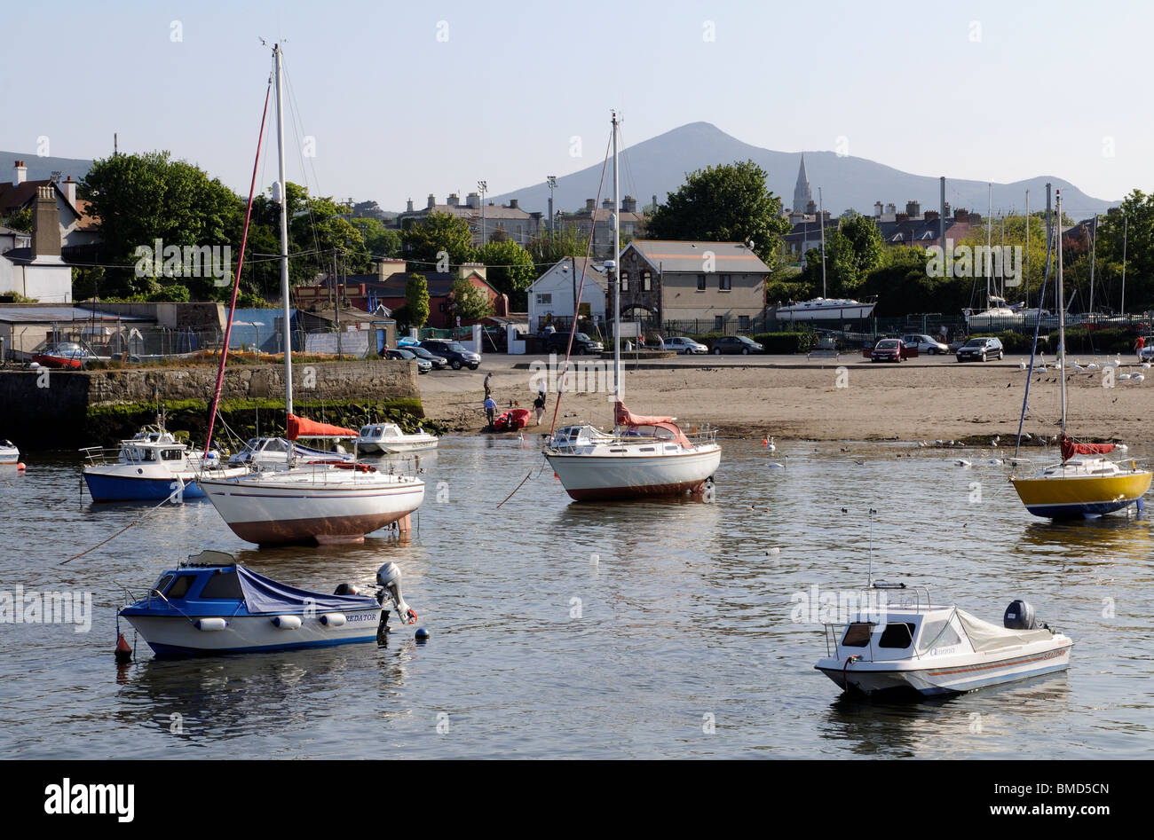 Bray Hafen mit einem Hintergrund der Zuckerhut in Südirland County Wicklow Stockfoto