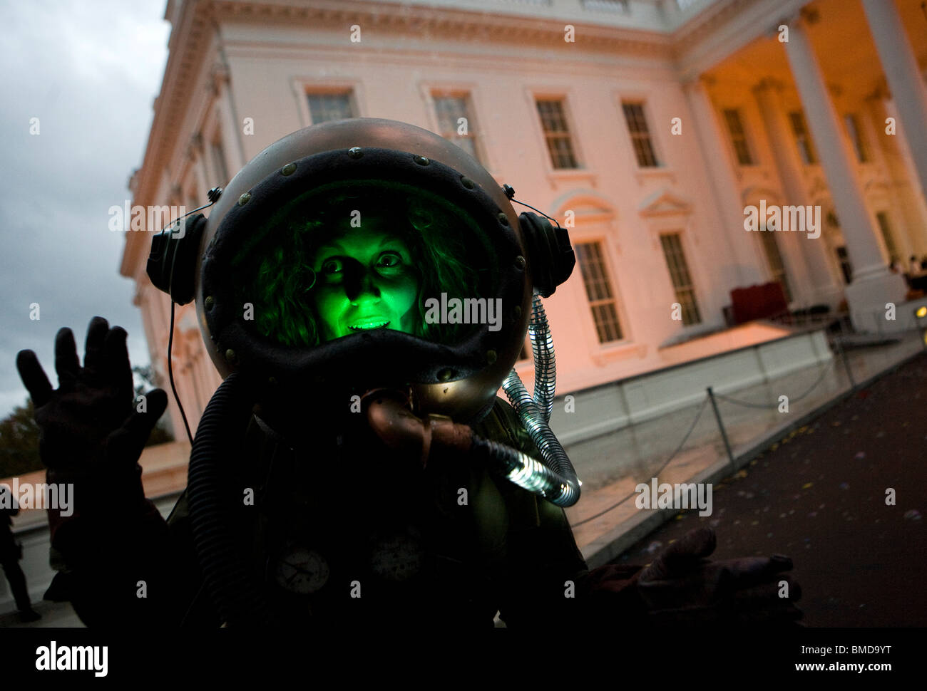 Das weiße Haus auf Halloween. Stockfoto