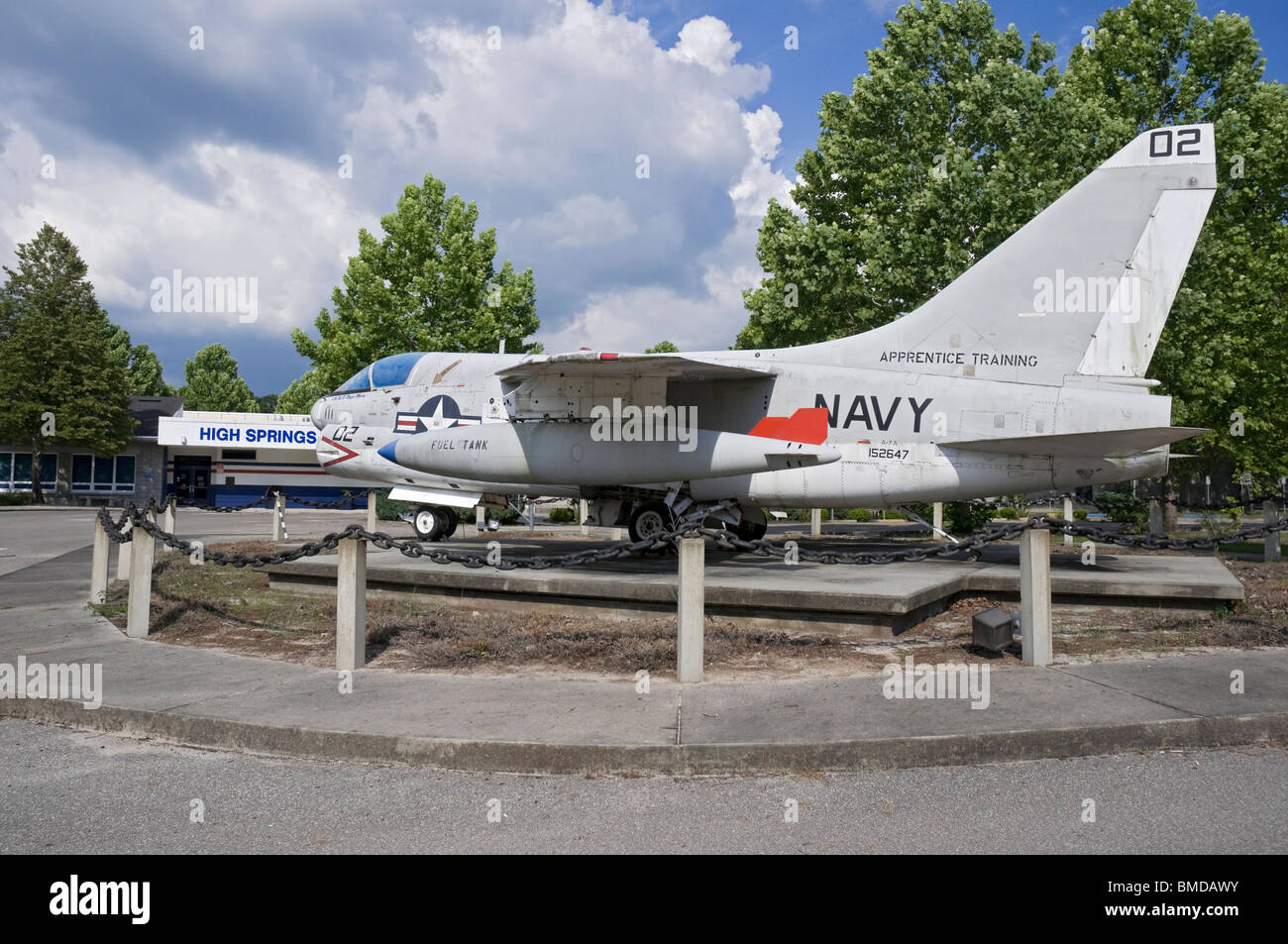 A-7A Düsenjäger der US Navy auf dem Display vor Community School High Springs Florida Stockfoto