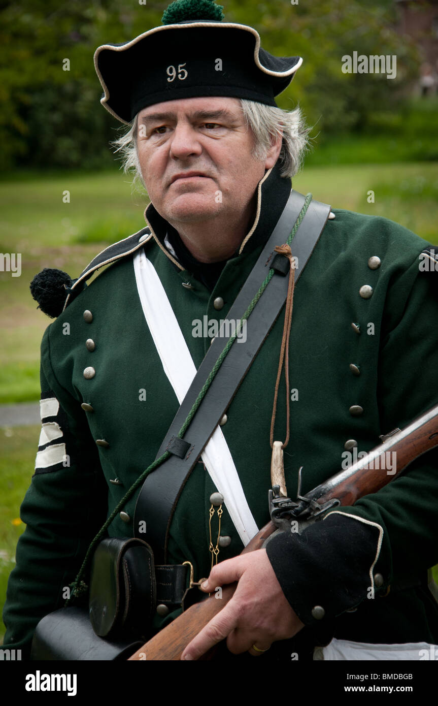 Re Enactment Gruppe verkleidet als 95. (Rifle) Regiment of Foot in der Zeit der napoleonischen Kriege Stockfoto