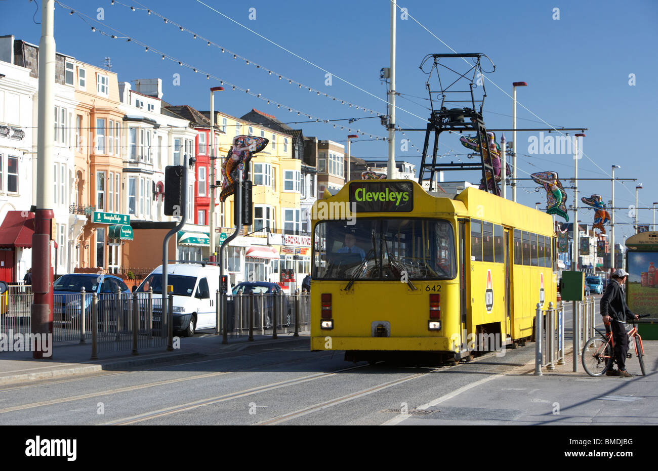 Blackpool Straßenbahn am Meer promenade Lancashire England uk Stockfoto