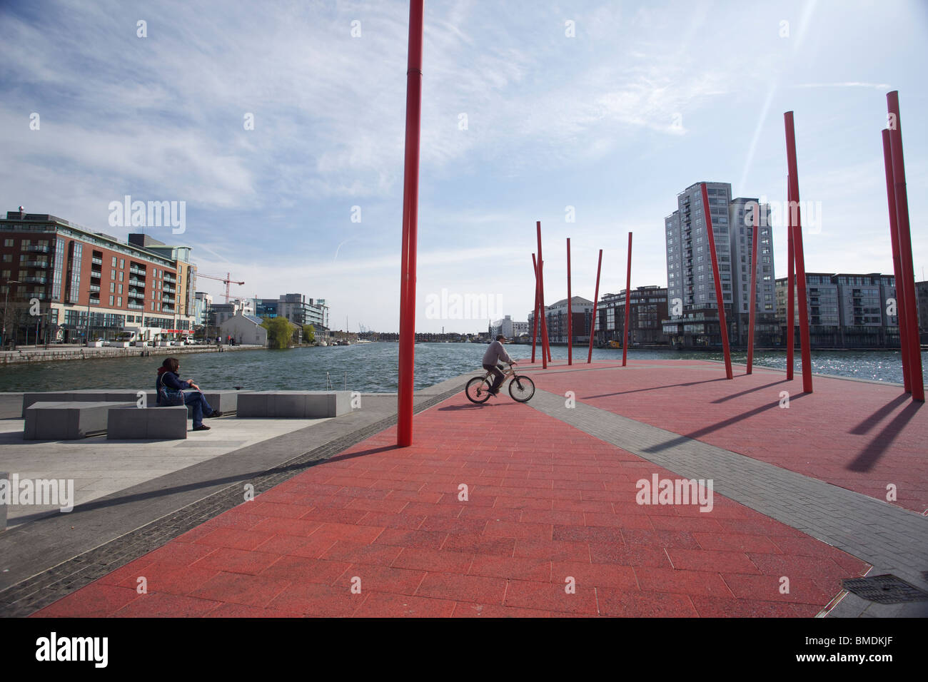 Grand Canal Basin, Dublin, Irland an einem sonnigen Tag Stockfoto