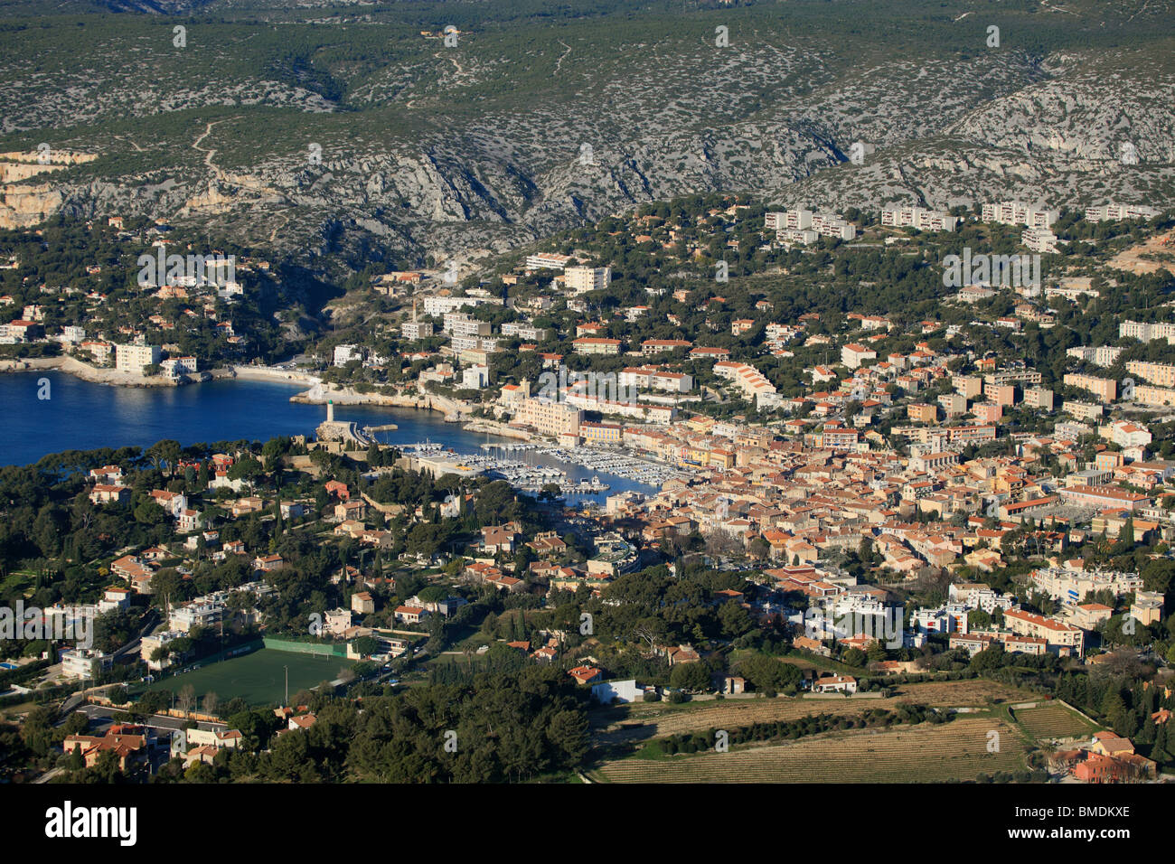 Ansicht von oben über die Fischer-Stadt von Cassis Stockfoto
