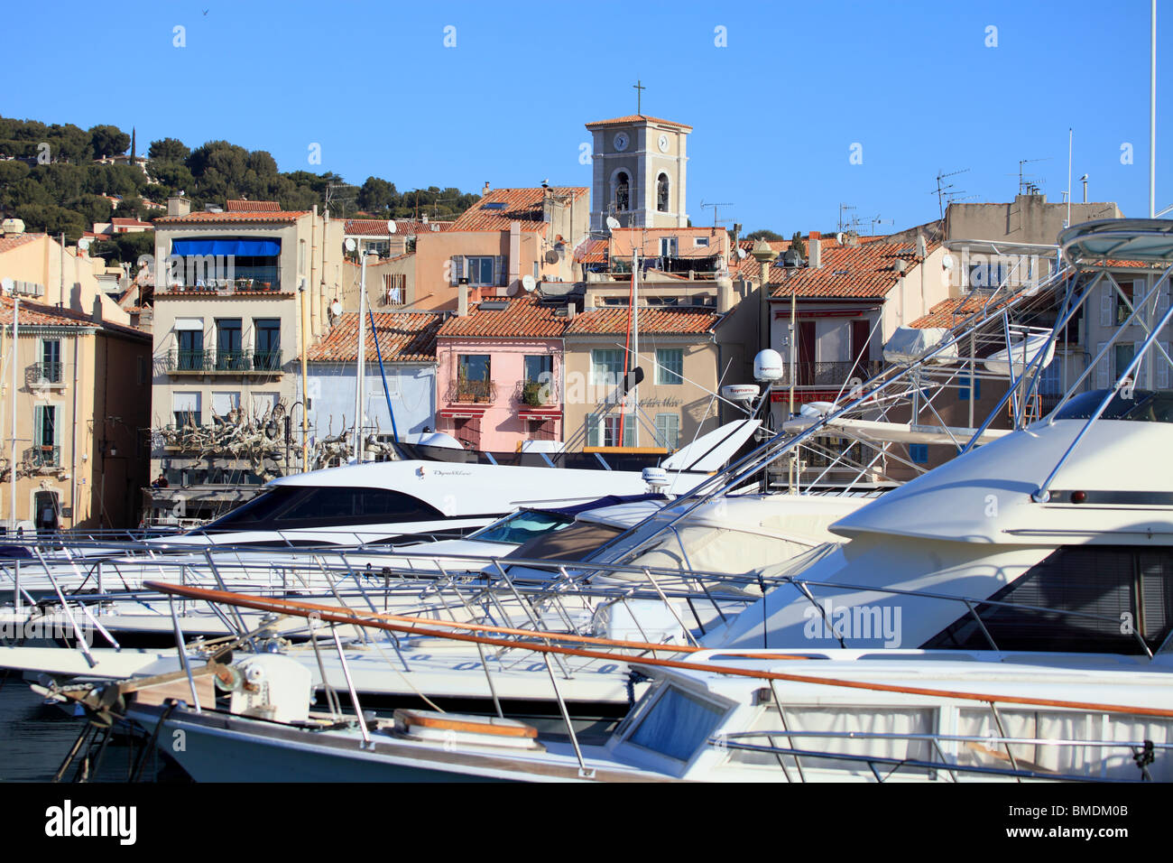 Yacht im Hafen von Cassis Stockfoto