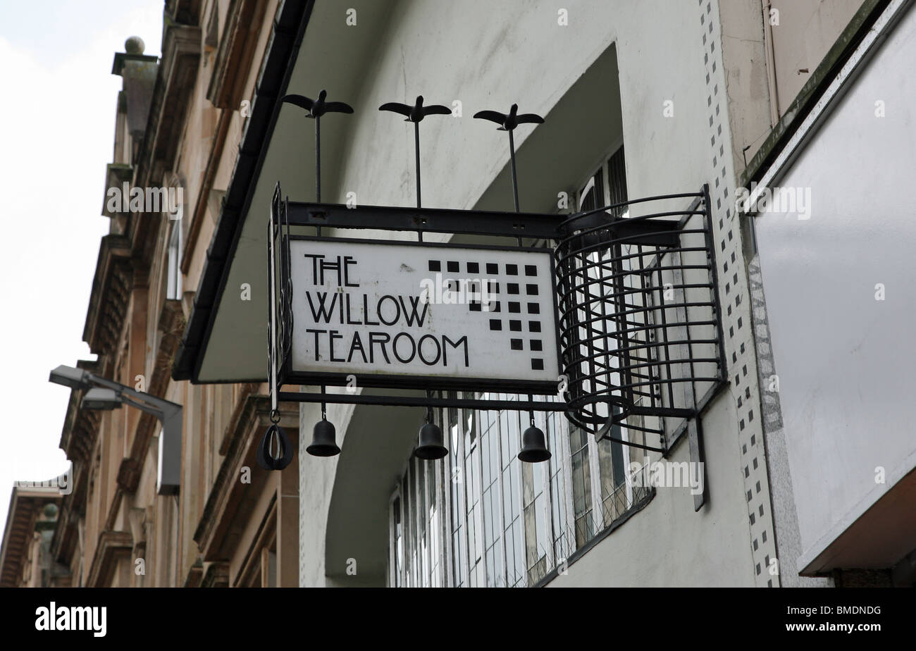 Schild mit der Aufschrift The Willow Tea Rooms, entworfen von Charles Rennie Mackintosh Sauchiehall Street in Glasgow, Schottland Stockfoto