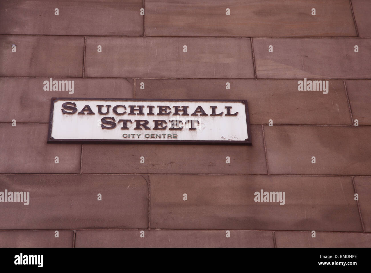 Schild mit der Aufschrift Sauchiehall Street in Glasgow, Schottland Stockfoto