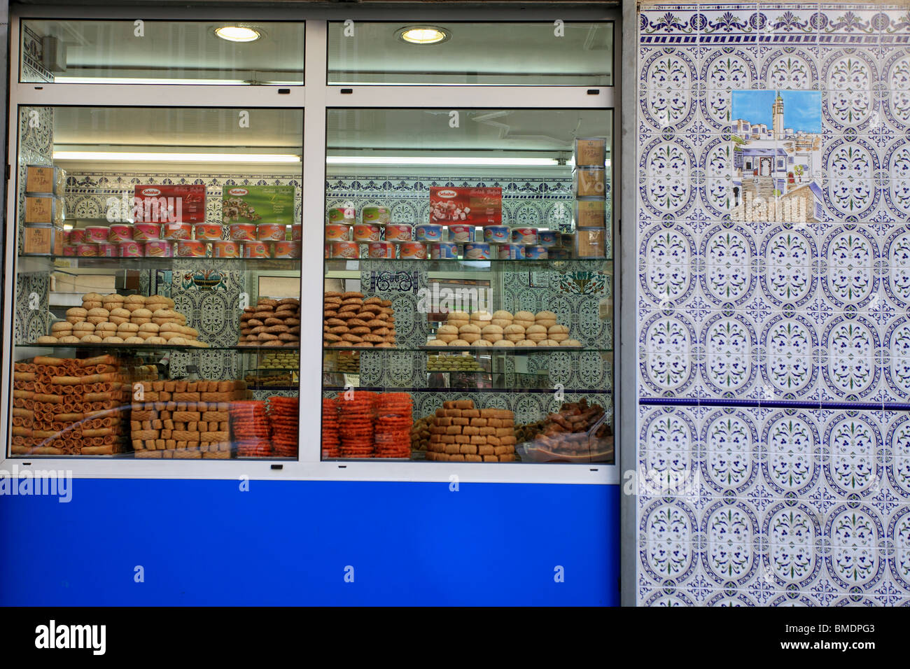 Malerische nordafrikanischen Lebensmittelgeschäft in der Stadt von Marseille Stockfoto