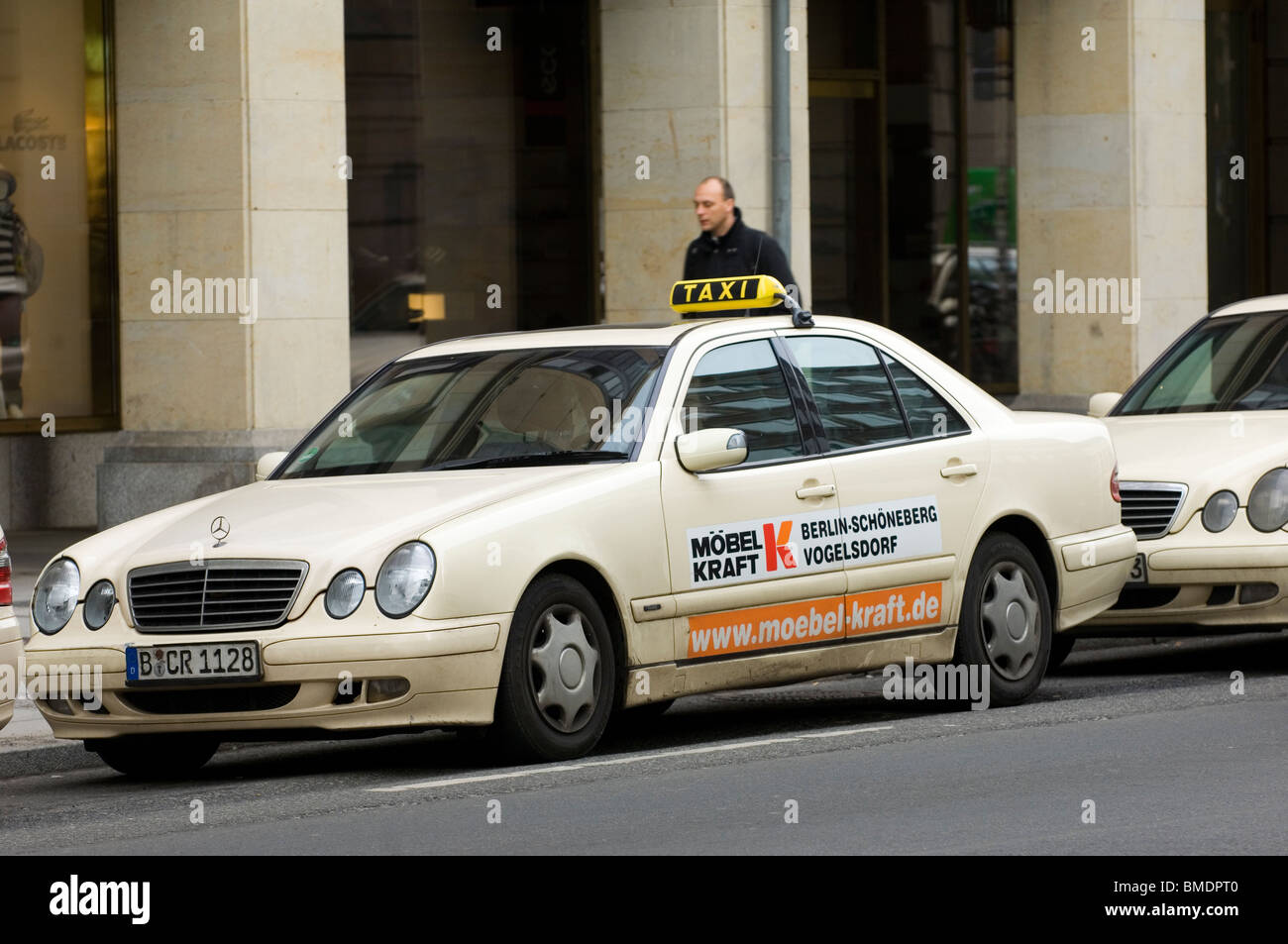 Cab taxi mercedes benz -Fotos und -Bildmaterial in hoher Auflösung – Alamy