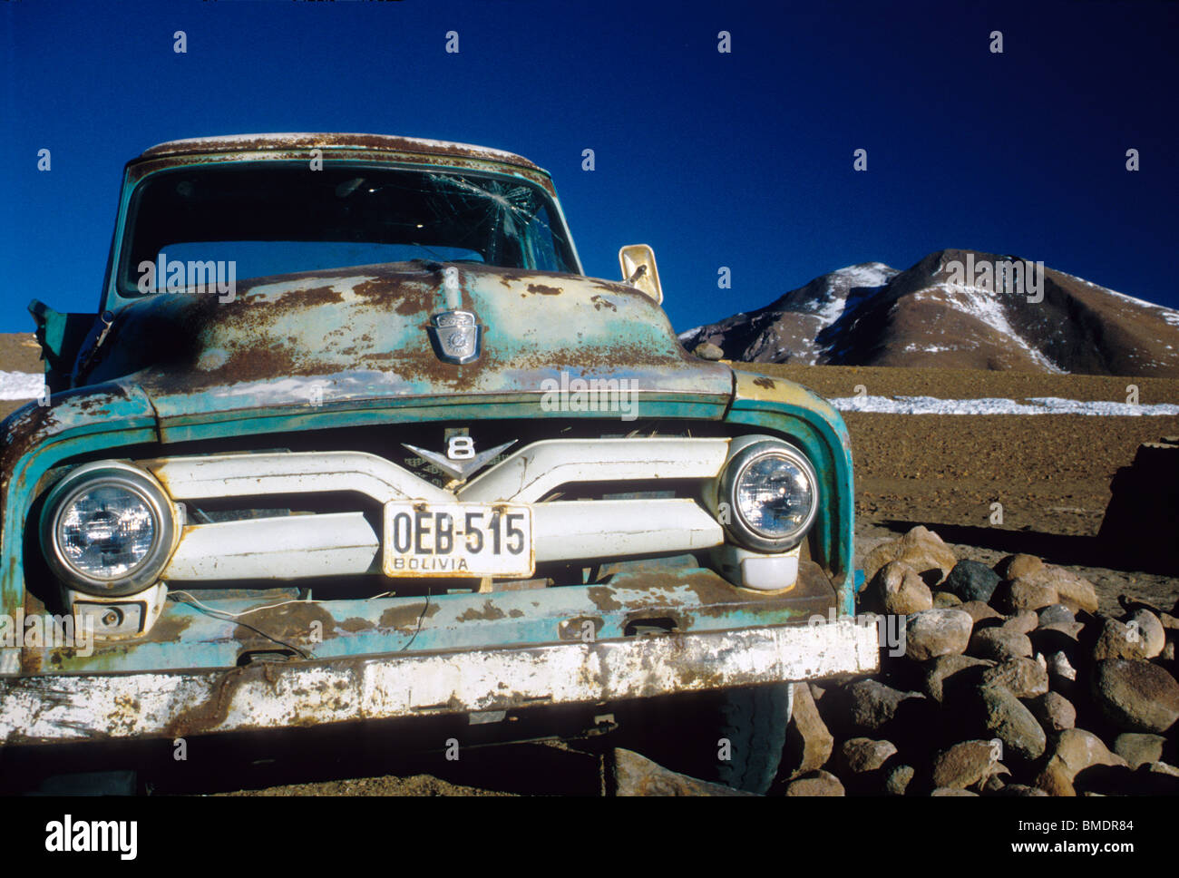 Alte verlassene Autos in der Wüste von Atacama Stockfoto
