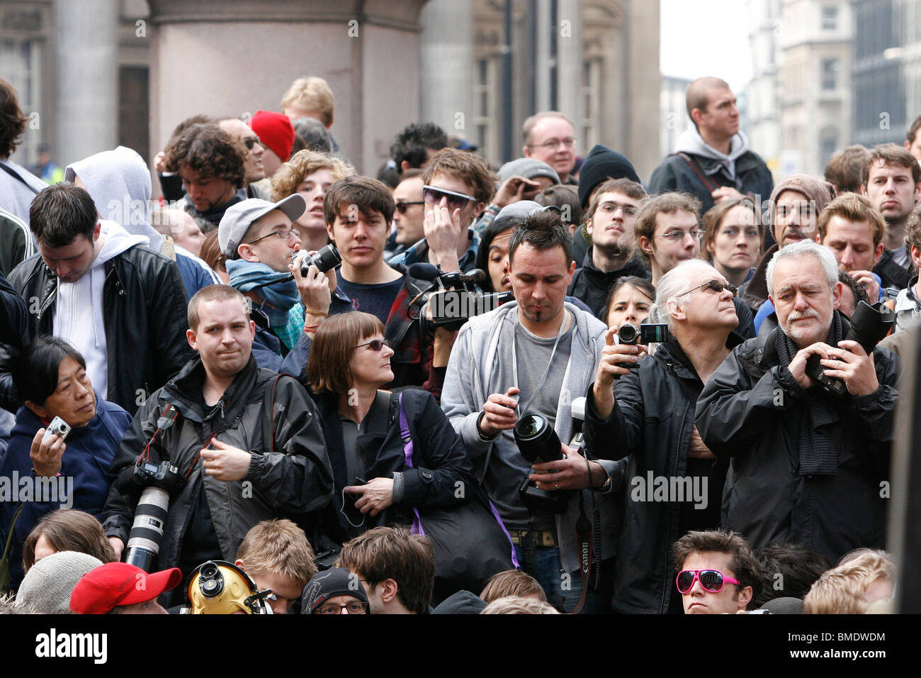 Fotografen bei der Bank Stockfoto